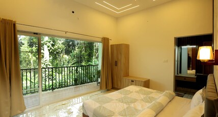 Vintage Farm House and Treehouse Room Type - RUBY ROOM