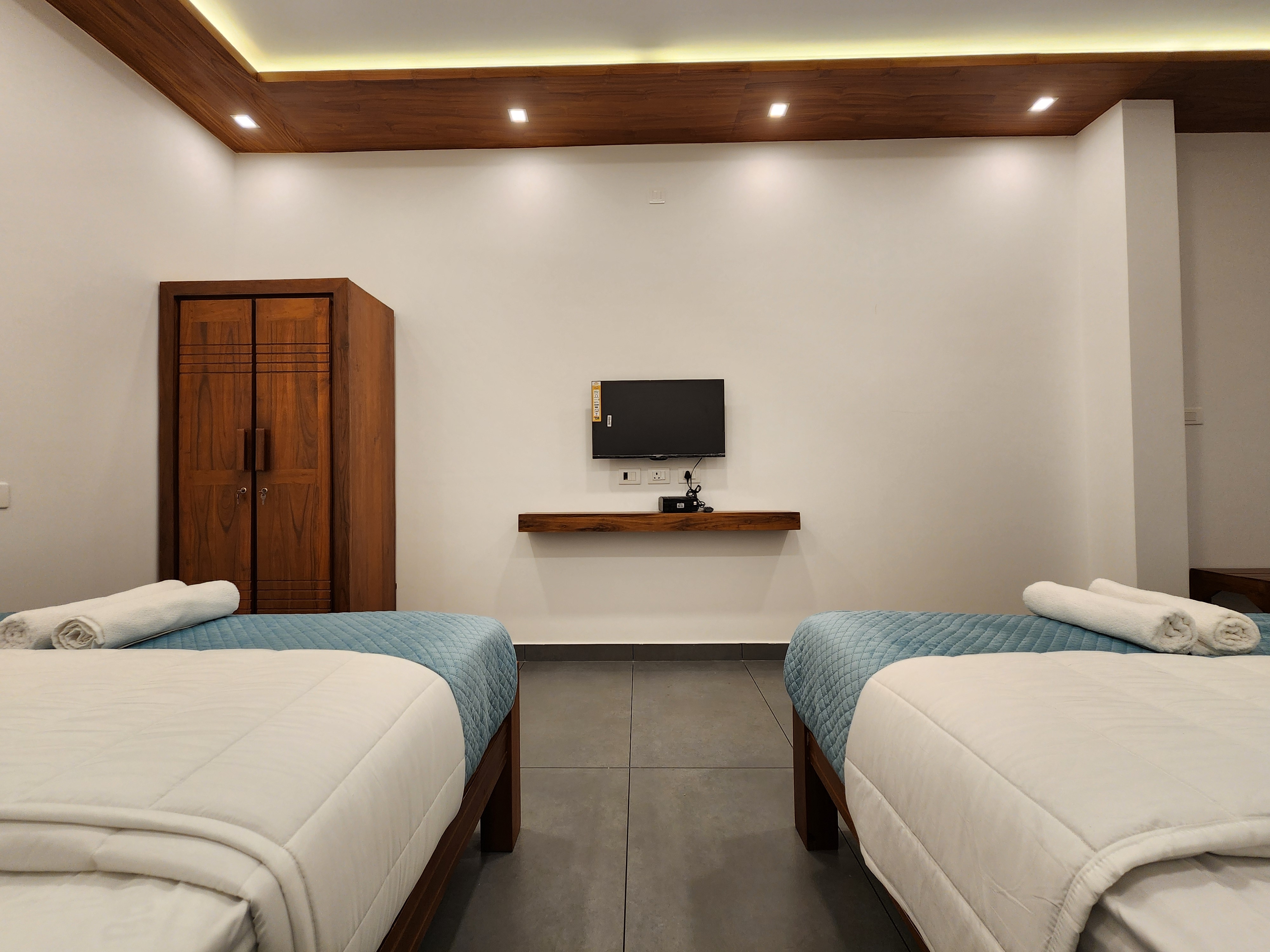 Mana Gramam Resort - Tap to explore photos