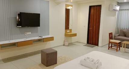Hotel Monville, Alkapuri Room Type - FAMILY SUPER SUITE ROOM