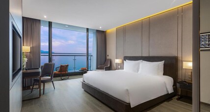 Le Sands Oceanfront Danang Hotel Room Type - Premier Oceanfront Double Le Sands Oceanfront Danang Hotel Room Type - Premier Oceanfront Double
