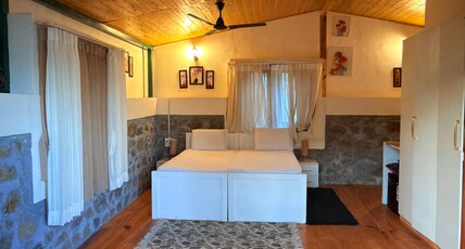 Bougainvilla Mountain Retreat Room Type - Hibiscus (Deluxe) with jacuzzi