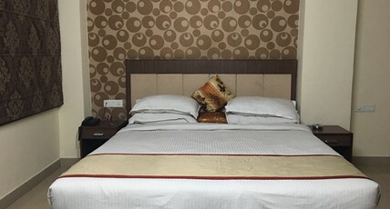 Hotel Siroy Lily Room Type - Super Deluxe AC Room  With Workdesk