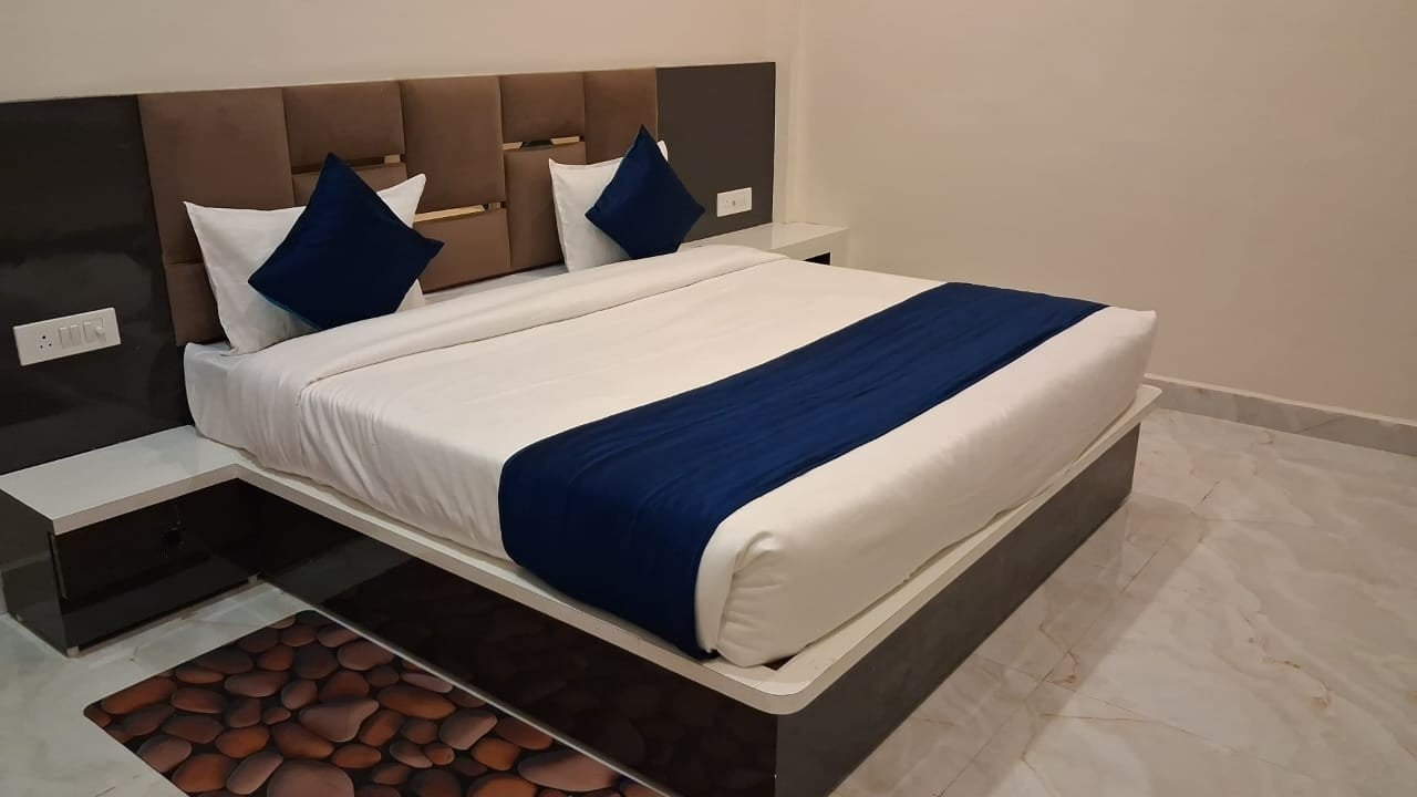 Hotel Basant Orchha - Tap to explore photos