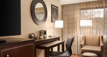 LaGuardia Plaza Hotel by Hilton Room Type - 2 QUEEN BEDS