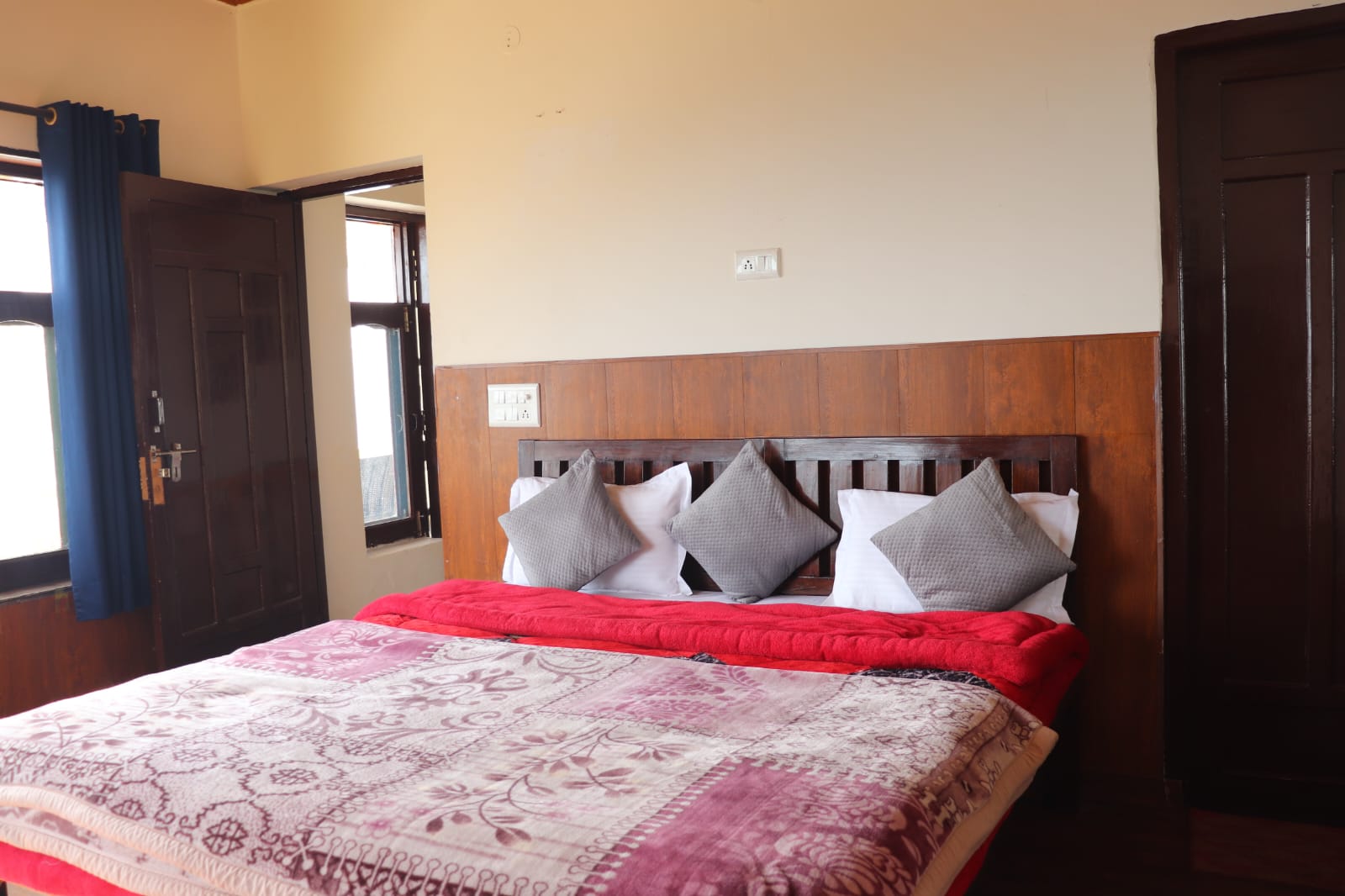 Deodar Cottage - Tap to explore photos