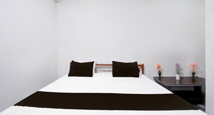 SPOT ON by OYO Romance Hotel And Restaurant Room Type - Classic