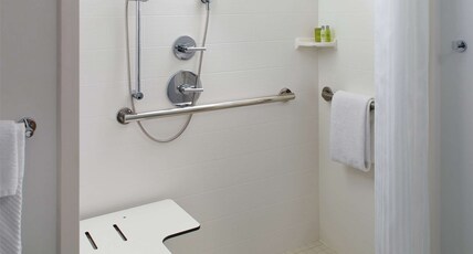 DoubleTree by Hilton Atlanta - Buckhead Room Type - 1KNG MOB HEARNG ACC RI-SHW