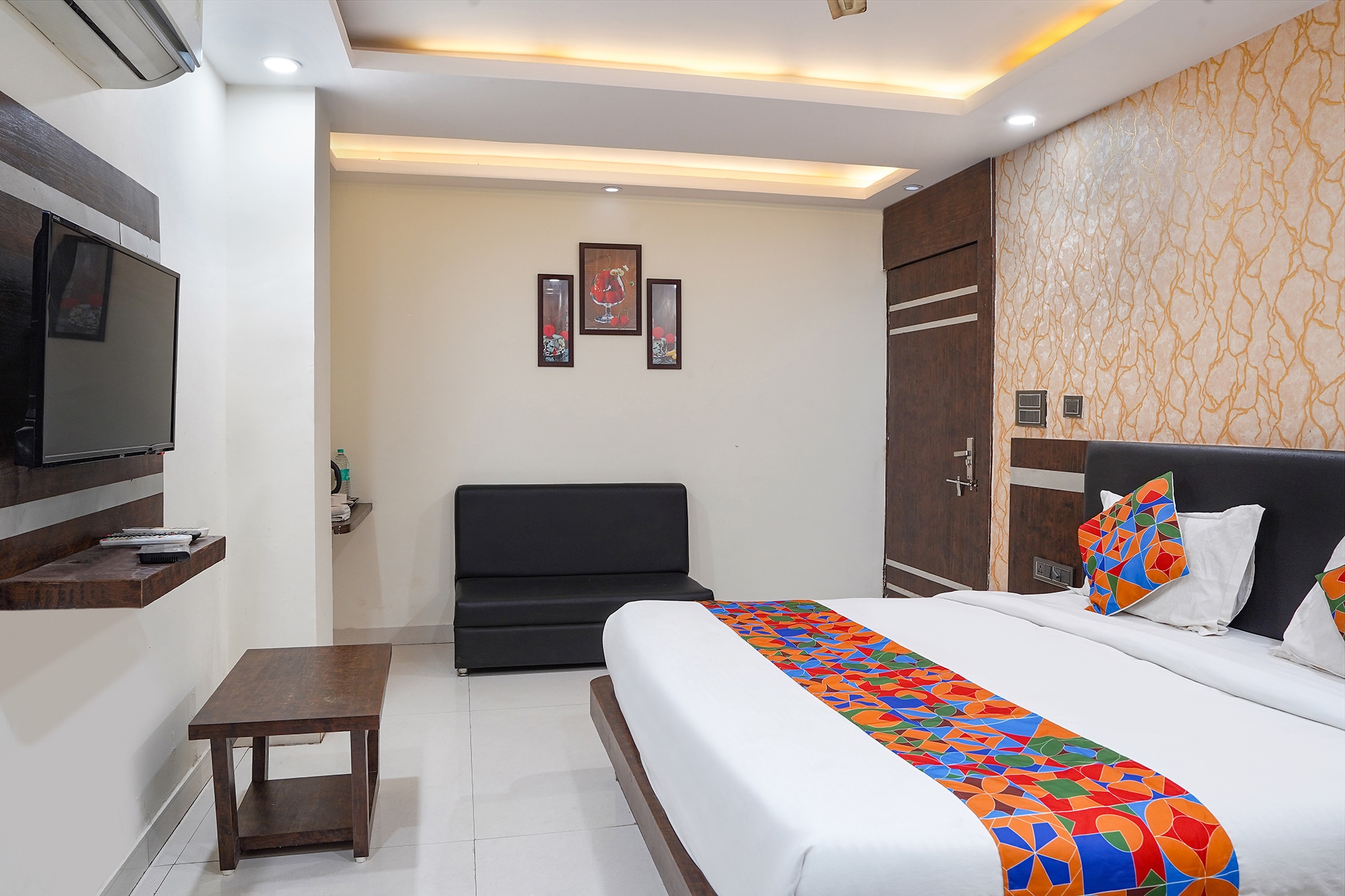 FabHotel Jalsa DLX - Tap to explore photos