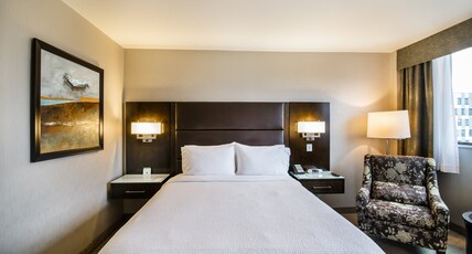 Holiday Inn Vancouver Centre Room Type - 1 Queen Standard