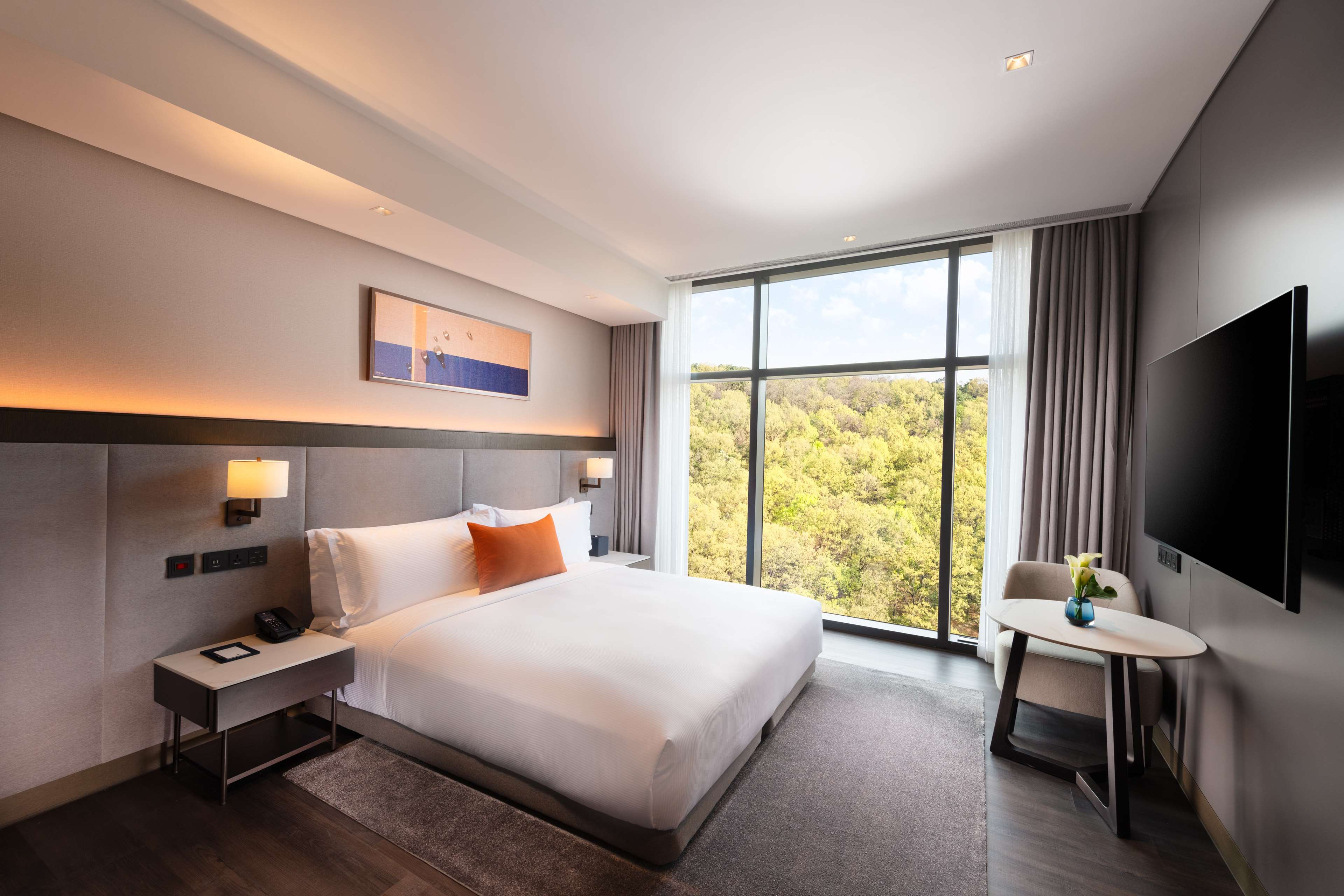 DoubleTree by Hilton Seoul Pangyo - Tap to explore photos