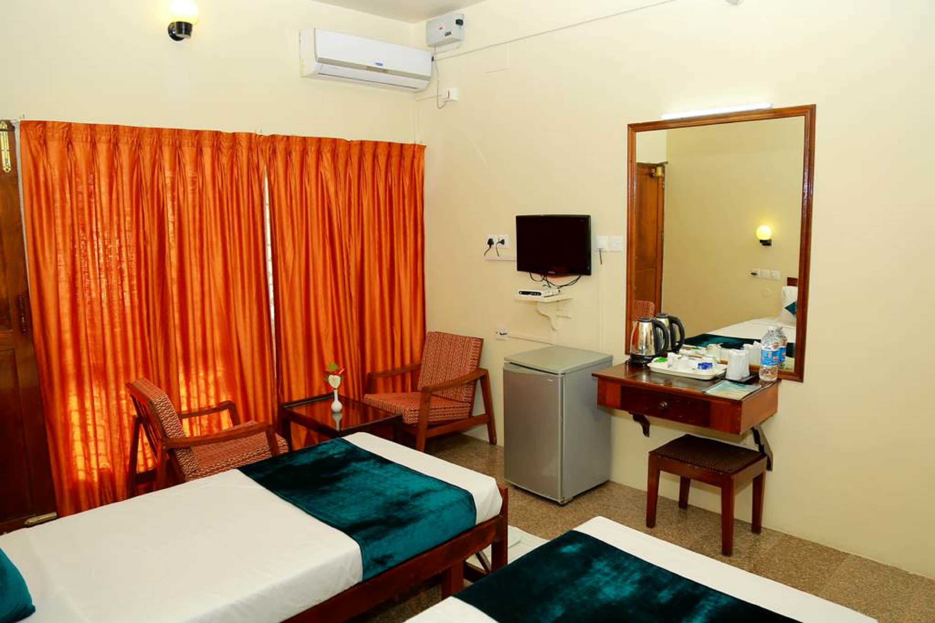 Hotel Seaface - Kovalam - Tap to explore photos