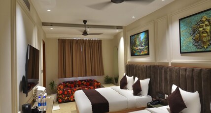 Maya Cottage - 5 Mins from Railway Station and Connaught Place Room Type - Deluxe Triple AC Room with Free Parking