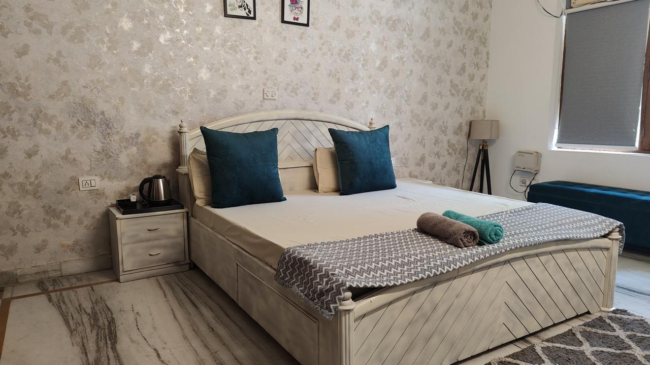 Luxury 2 Bedroom Cottage- Near Ganges by Itvara Leisure - Tap to explore photos