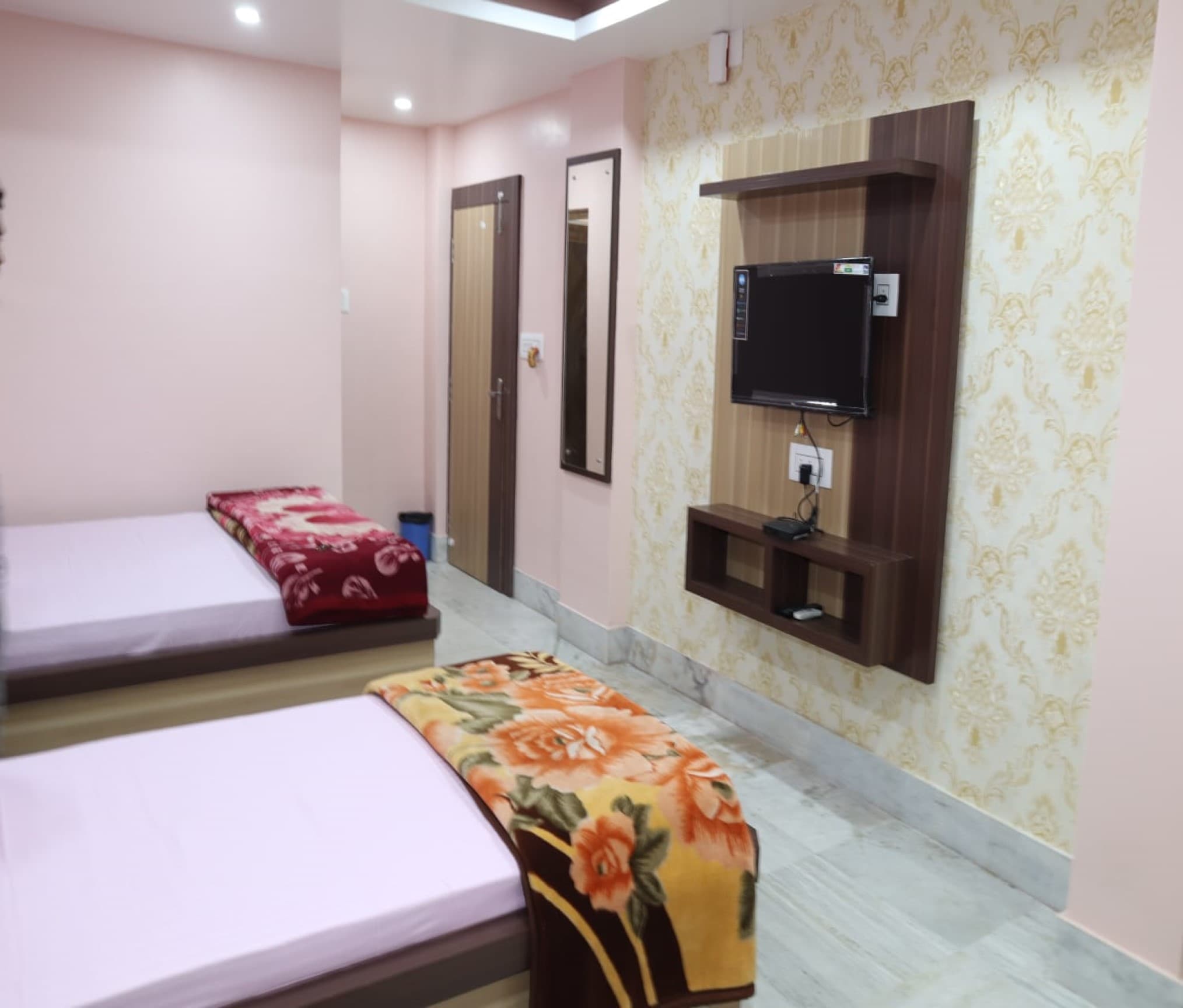 Hotel Suraj - Tap to explore photos