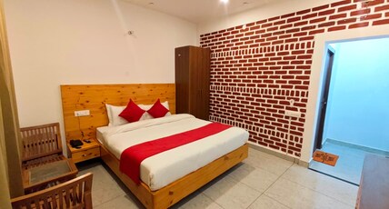 Mukteshwar Valley Resort Room Type - Standard With Garden View Room