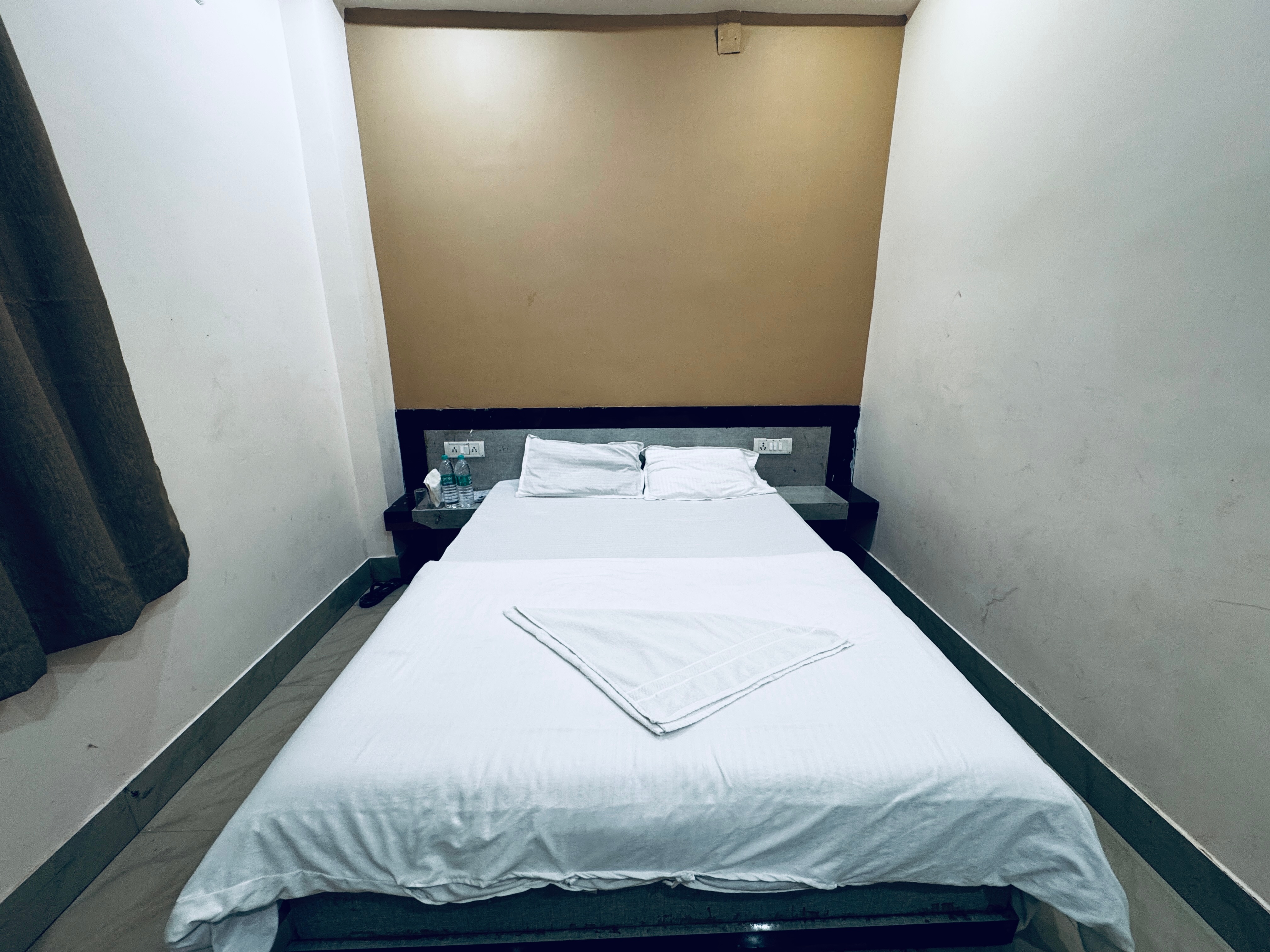 Hotel Sundaram - Tap to explore photos