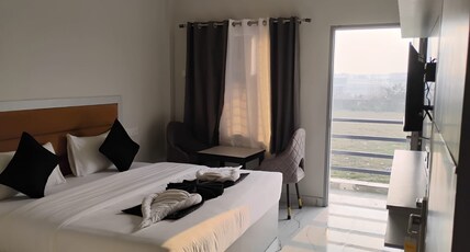 Aastha Guest House Room Type - Super Deluxe room with balcony