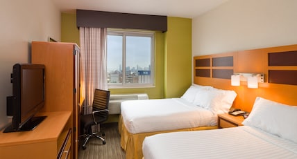 Holiday Inn Express - Times Square Room Type - 2 Full Beds Standard City Vw High Floor Holiday Inn Express - Times Square Room Type - 2 Full Beds Standard City Vw High Floor