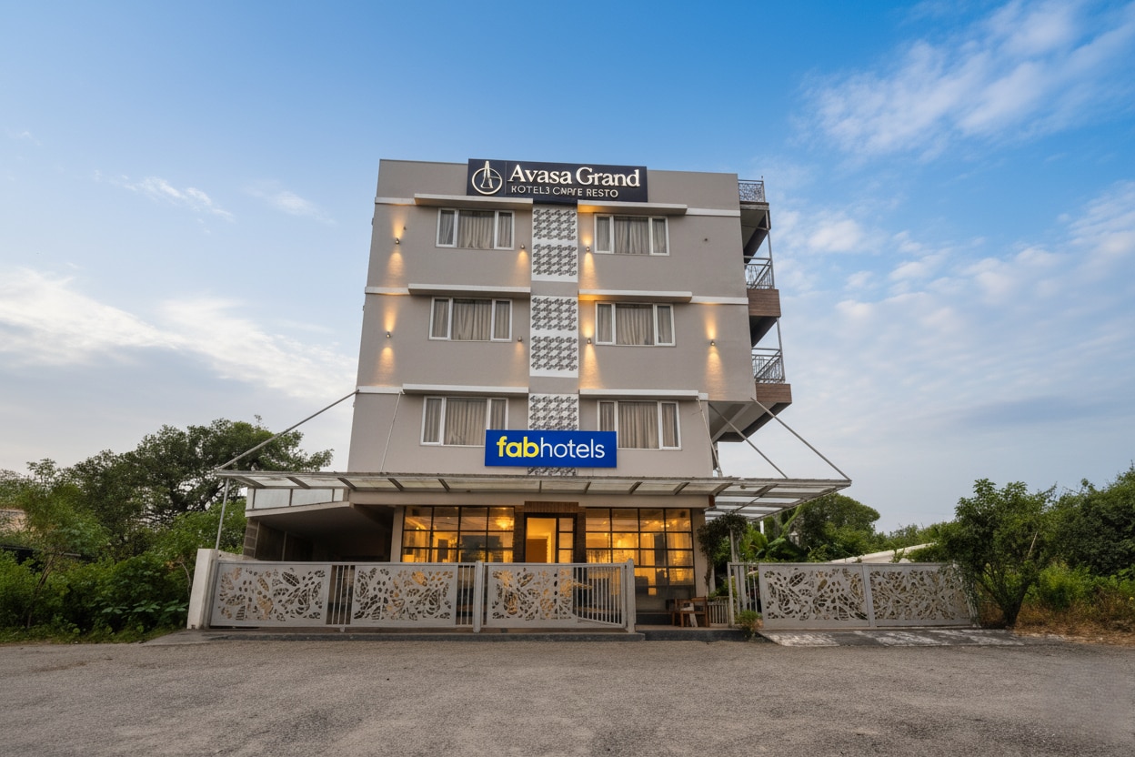 FabHotel Avasa Grand - Nr. Big Daddy Casino - Tap to explore photos