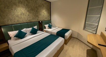 ESQUIRE HOTEL NEAR Bandra Kurla Complex Room Type - Deluxe Triple Room