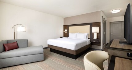 Hampton Inn & Suites by Hilton Napa Room Type - 1KING W FRIDGE NONSMOKING