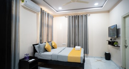 Hotel Yellow Bells Gachibowli Room Type - Deluxe Room