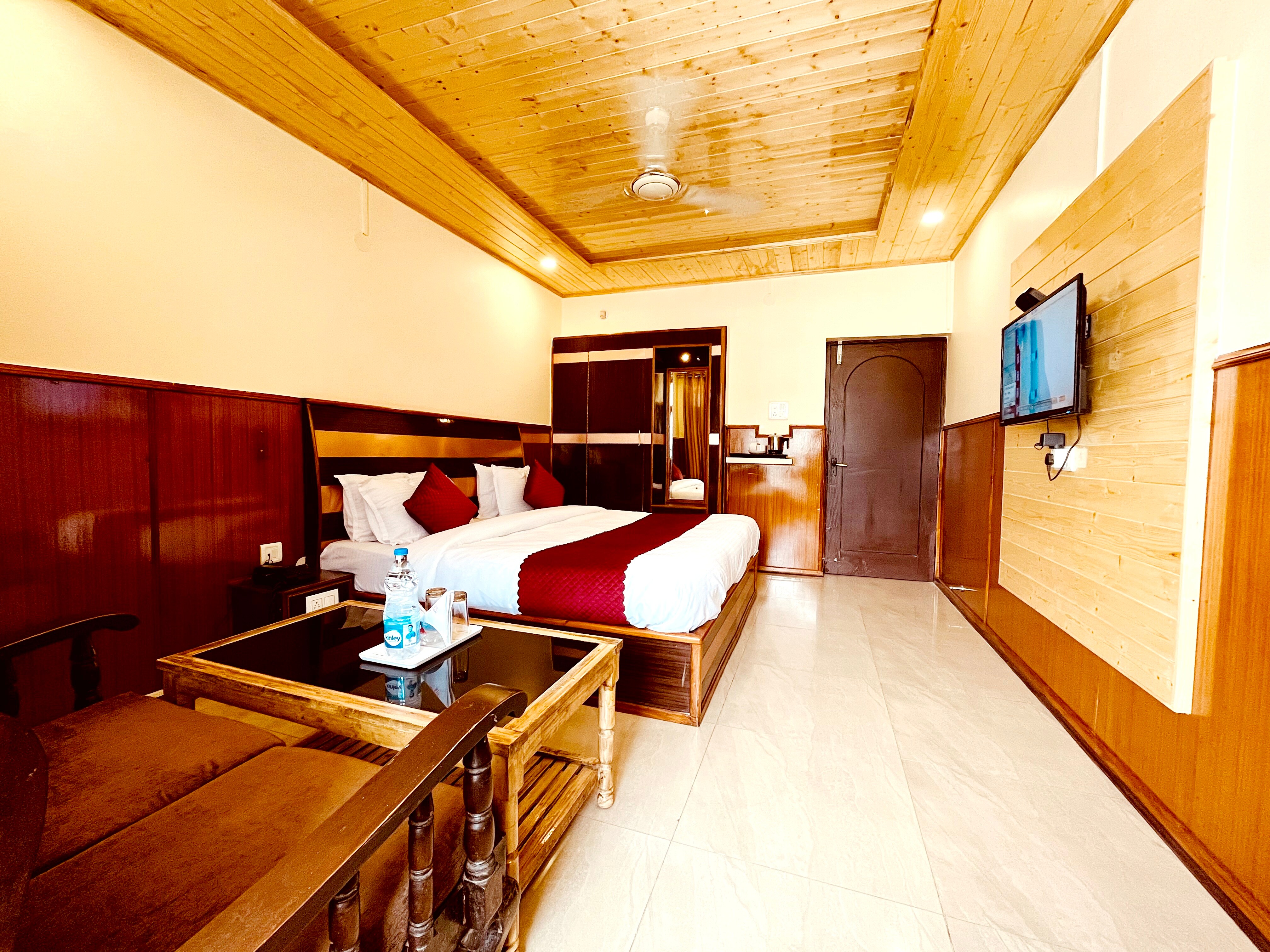 Hotel Amit - 5mins drive to Airport - Tap to explore photos