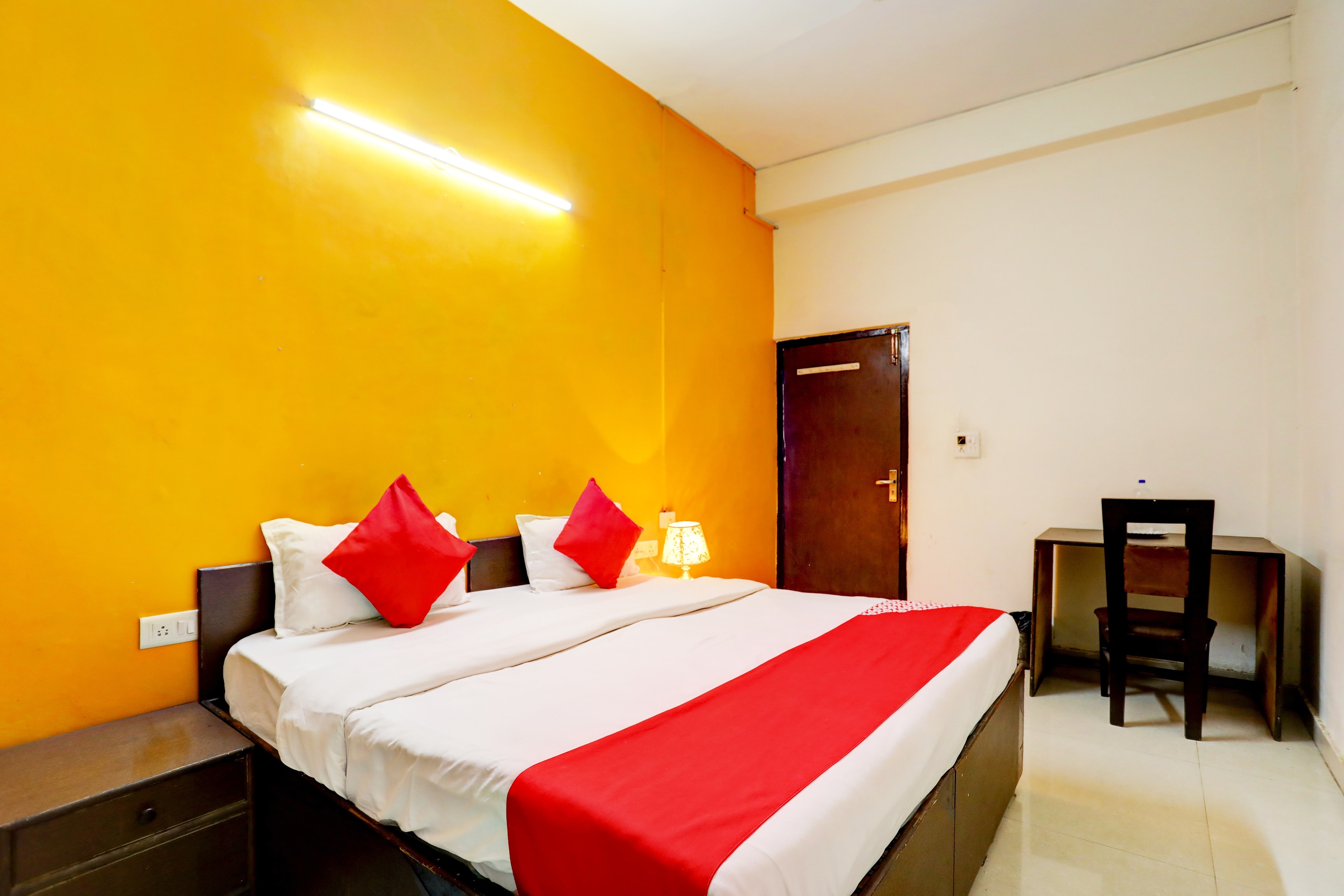 OYO 818452 Vasundhara Inn - Tap to explore photos