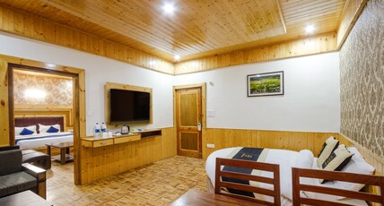 Hotel Cherry Manali Room Type - Family Suite With Balcony Hotel Cherry Manali Room Type - Family Suite With Balcony