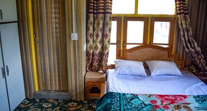 Pine Tree Resort Gurez Room Type - Deluxe Room With Valley View