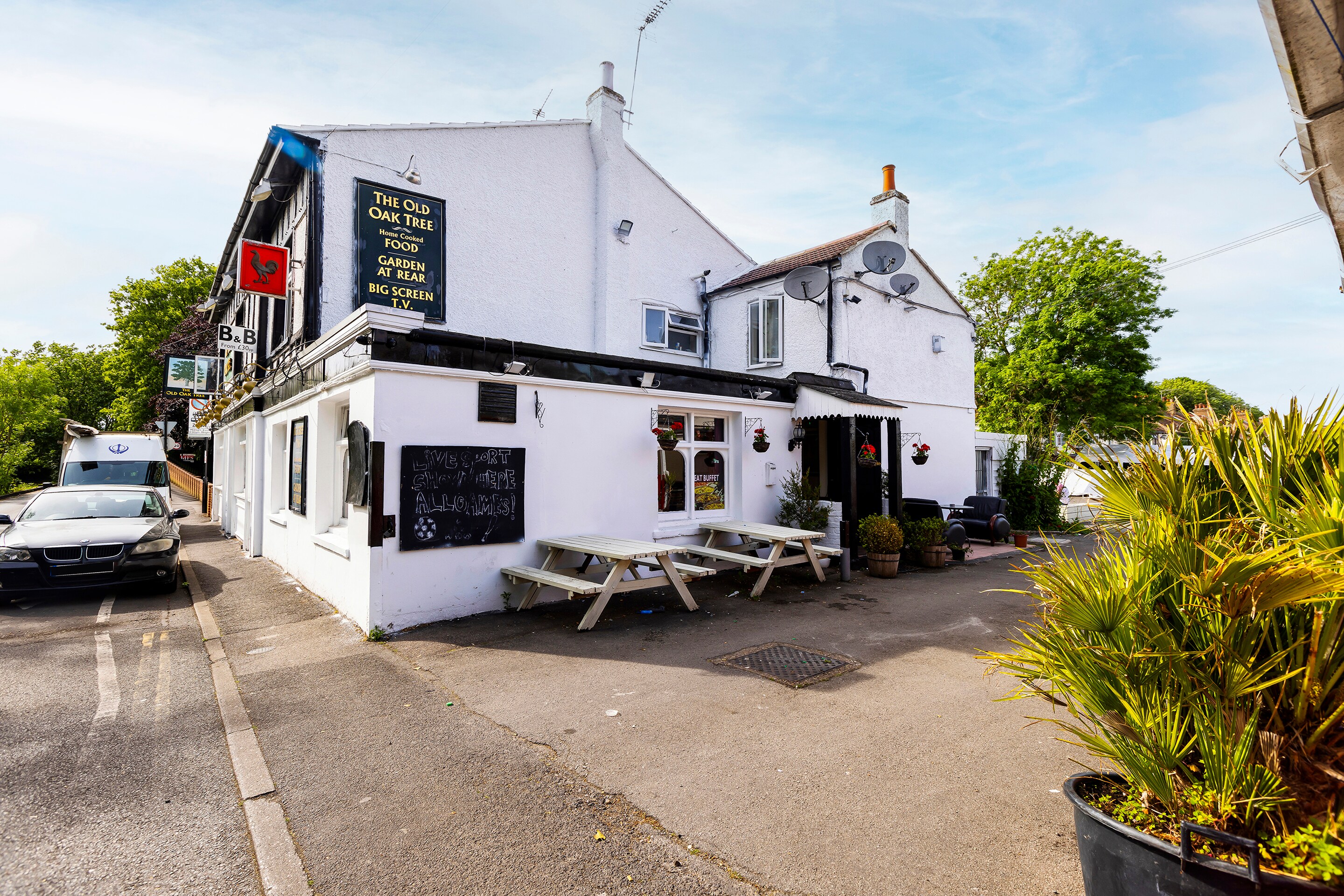 OYO Old Oak Tree Inn - Tap to explore photos