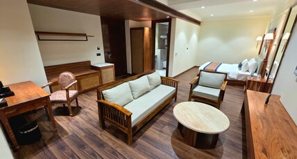 Akhyana Hotel Near Unitech Cyber Park Room Type - Akhyana Suite Akhyana Hotel Near Unitech Cyber Park Room Type - Akhyana Suite