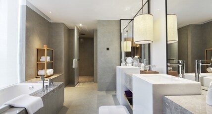 Crowne Plaza NANCHANG WANLI Room Type - 1 King Junior Suite