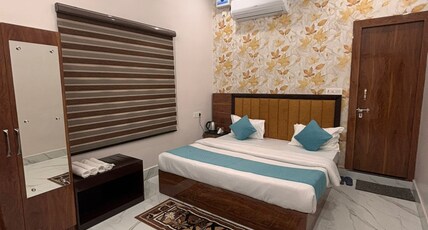 Ram Gharana Palace Room Type - Deluxe AC Double Bed Room