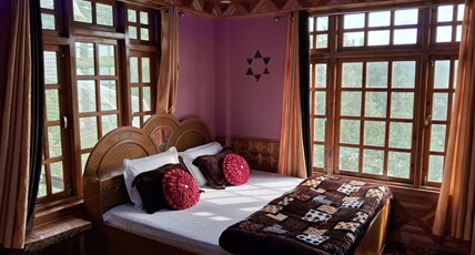 Cozee Mozee Family Homestay Room Type - Cozee Double or Twin Room with Mountain View Cozee Mozee Family Homestay Room Type - Cozee Double or Twin Room with Mountain View