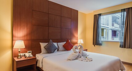 Elite Suites Patong  Room Type - Family Suite - Pool View