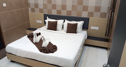 Maruti home stay Room Type - Deluxe room 101