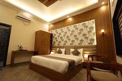 S B Resort Rooms & Restaurant