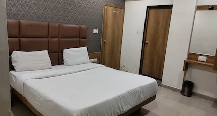 Hotel Shubham Inn Room Type - Deluxe Room Hotel Shubham Inn Room Type - Deluxe Room