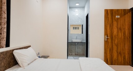 Hotel Ayodhya virpur Room Type - Super Deluxe Family Room For 3 Person