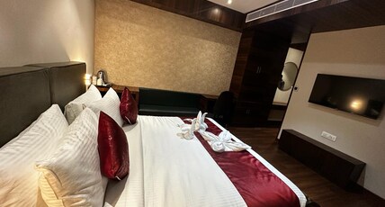 HOTEL LAMP INN PANCHKULA Room Type - Suits Room