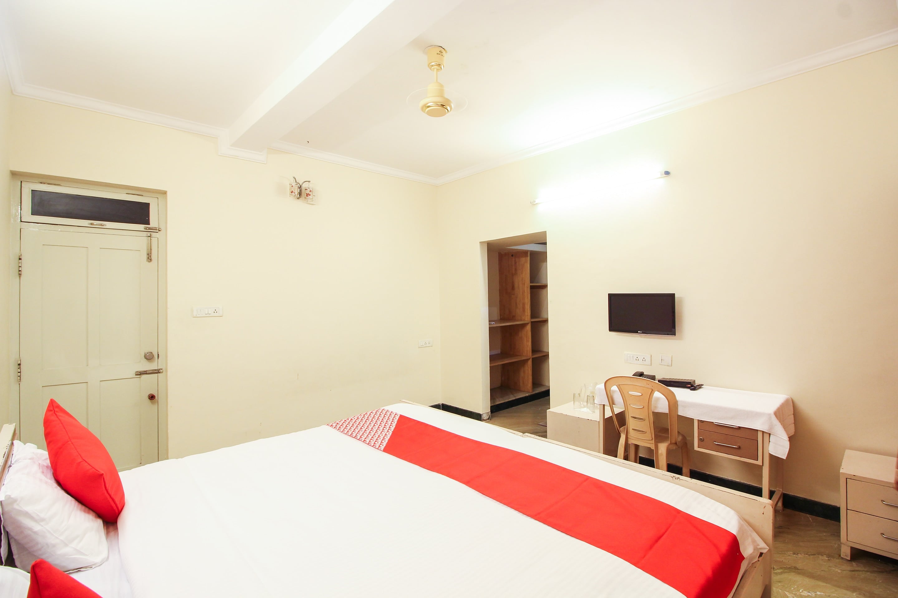 Hotel O Kingston Residency - Tap to explore photos
