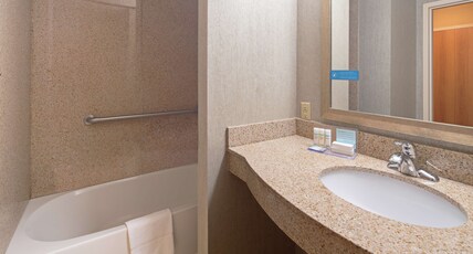 Hampton Inn & Suites by Hilton Bremerton Room Type - 1KN HEARING ACC STE NOSMOK