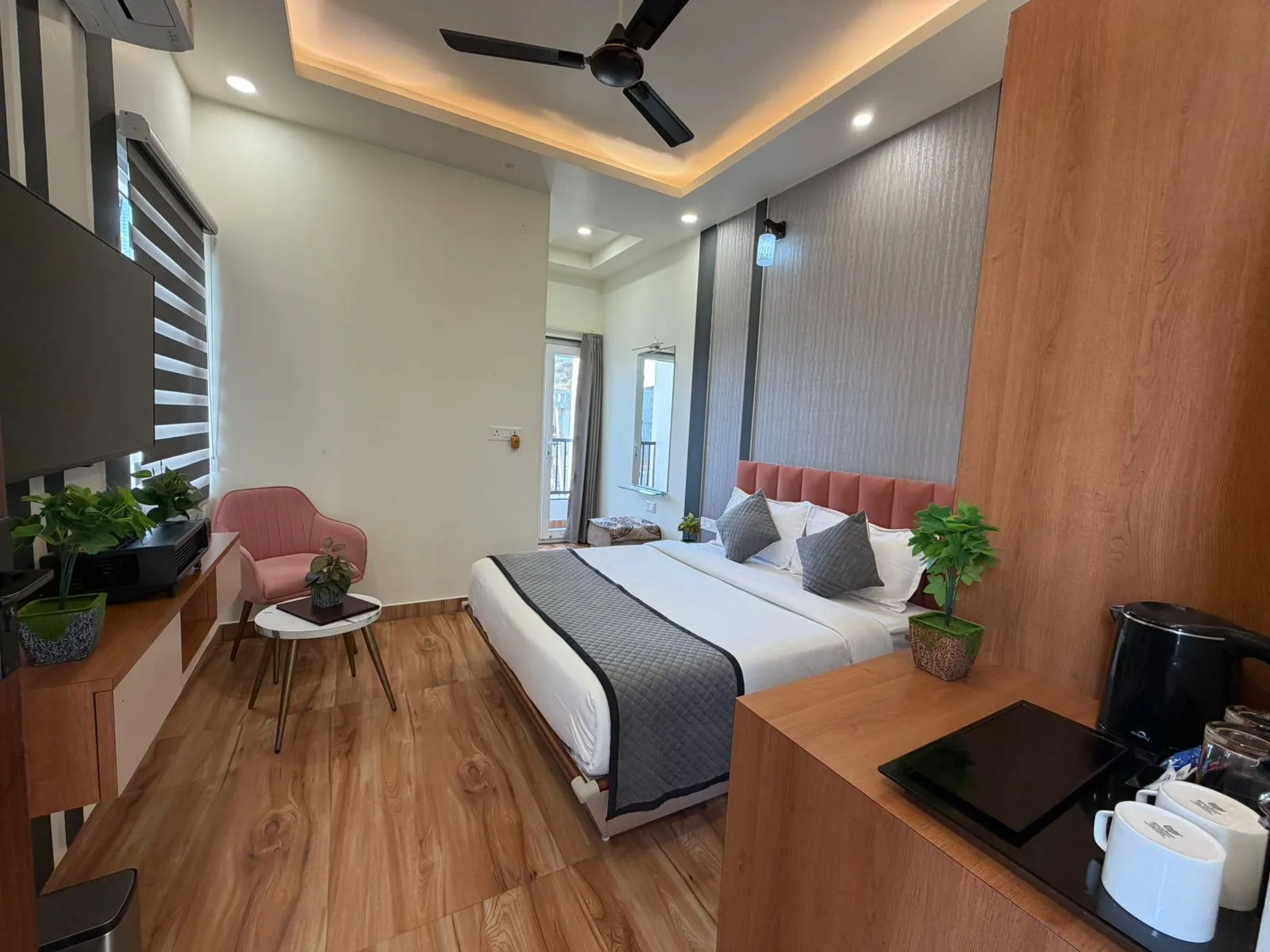 AANCHAL PALACE HOTEL Room Type - Deluxe Executive Room