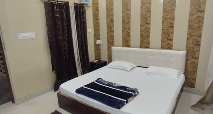Sri Kanak Bihari Homestay Room Type - Deluxe Double Bedroom 3