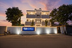 FabHotel Red Velvet & Suites