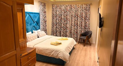 New Zamrood Holiday Home | Dal Lake Room Type - MOUNTAIN VIEW WITH BALCONY