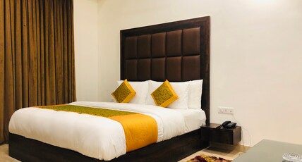 HOTEL ROYAL PALACE, HAPUR Room Type - Maharani Suite
