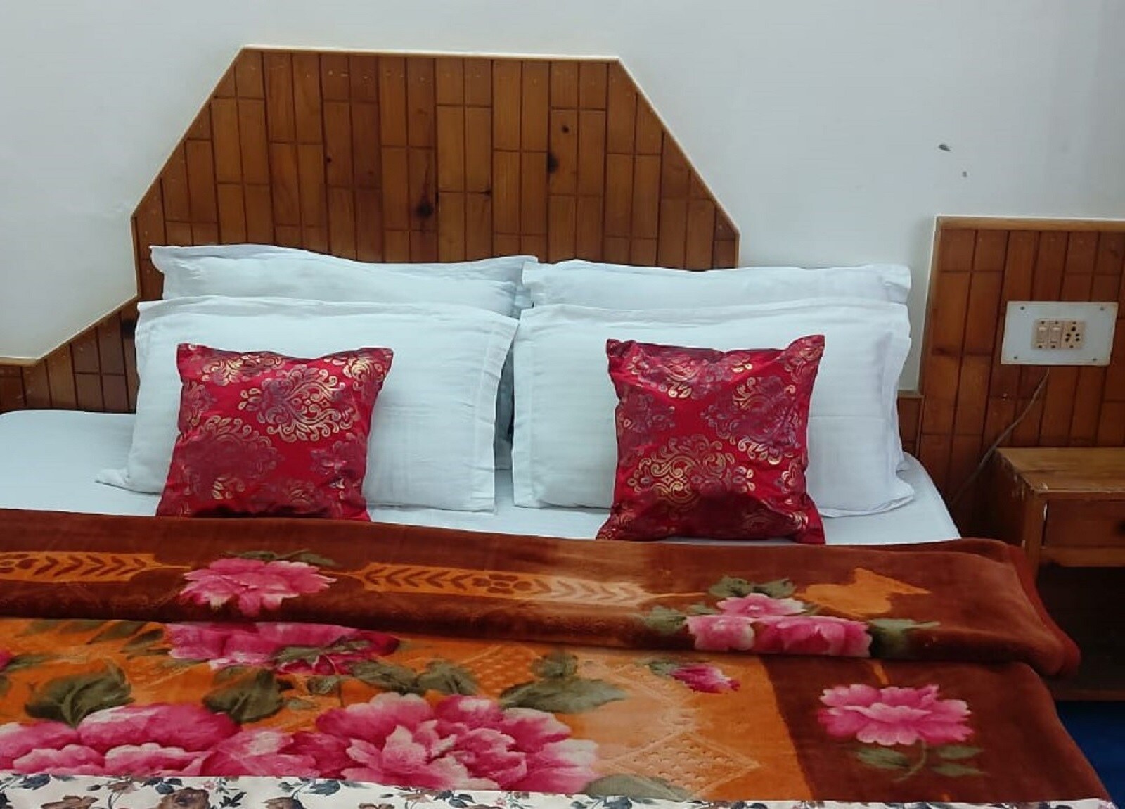 Hotel Him Paying - Tap to explore photos