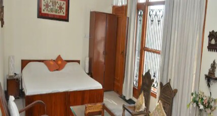 Sandy's Homestay Room Type - Super Deluxe Rooms with AC & Free Wifi